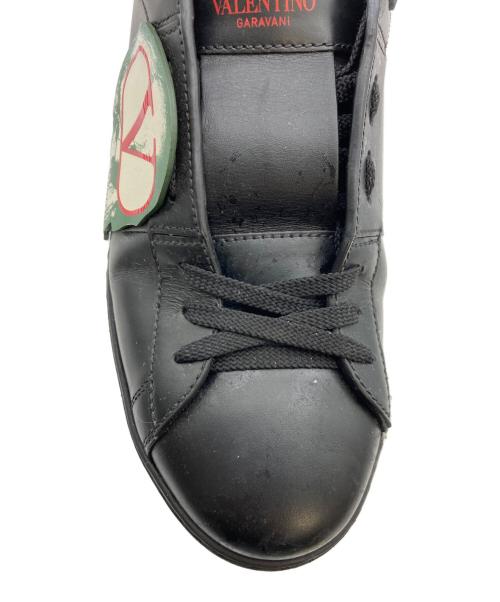 VALENTINO GARAVANI（ヴァレンティノ・ガラヴァーニ）VALENTINO GARAVANI (ヴァレンティノ・ガラヴァーニ) UNDERCOVER (アンダーカバー) コラボ レザースニーカー ブラック サイズ:41の古着・服飾アイテム