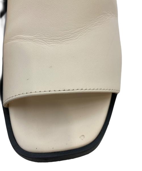 BALLY（バリー）BALLY (バリー) ゴールドチェーン プラットフォームサンダル アイボリー サイズ:35 1/2の古着・服飾アイテム