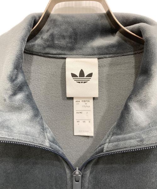 adidas（アディダス）adidas (アディダス) FB TT VELOUR / ファイヤーバード トラックトップ ベロア グレー サイズ:Ｌの古着・服飾アイテム