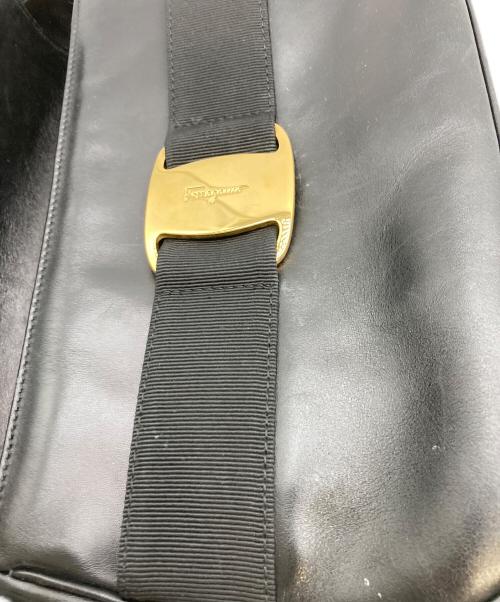 Salvatore Ferragamo（サルヴァトーレ フェラガモ）Salvatore Ferragamo (サルヴァトーレ フェラガモ) ヴァラ リボン ショルダーバッグ ブラックの古着・服飾アイテム
