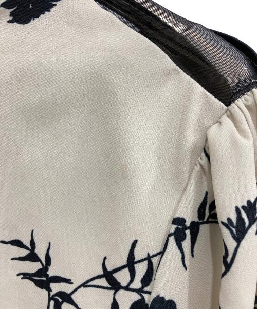 Ameri（アメリ）AMERI (アメリ) keily フラワープリントドレス アイボリー サイズ:M 未使用品の古着・服飾アイテム