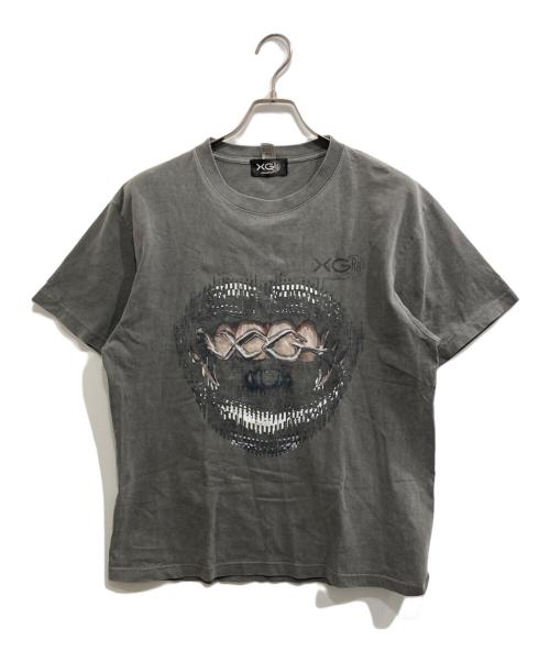 xg（エックスジー）xg (エックスジー) GR8 (グレイト) kosuke kawamura (コウスケ カワムラ) プリントTシャツ グレー サイズ:Ｌの古着・服飾アイテム
