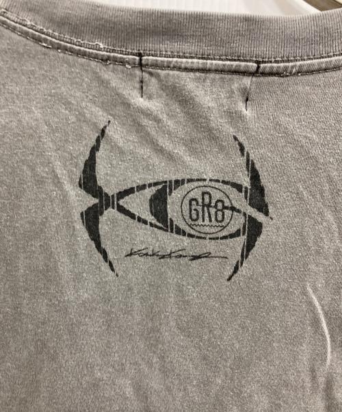 xg（エックスジー）xg (エックスジー) GR8 (グレイト) kosuke kawamura (コウスケ カワムラ) プリントTシャツ グレー サイズ:Ｌの古着・服飾アイテム