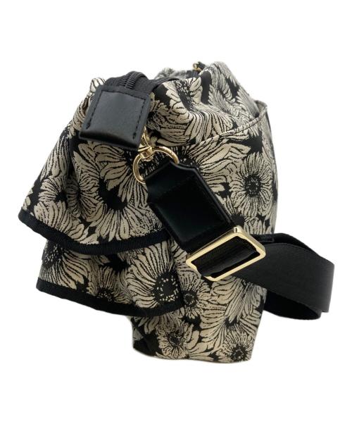 TOCCA（トッカ）TOCCA (トッカ) FRILL POCHETTE/フリル ポシェット ブラック×ホワイト サイズ:Fの古着・服飾アイテム