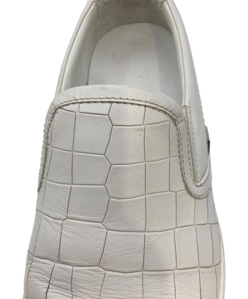 JIMMY CHOO（ジミーチュウ）JIMMY CHOO (ジミーチュウ) 型押しスリッポン ホワイト サイズ:43の古着・服飾アイテム