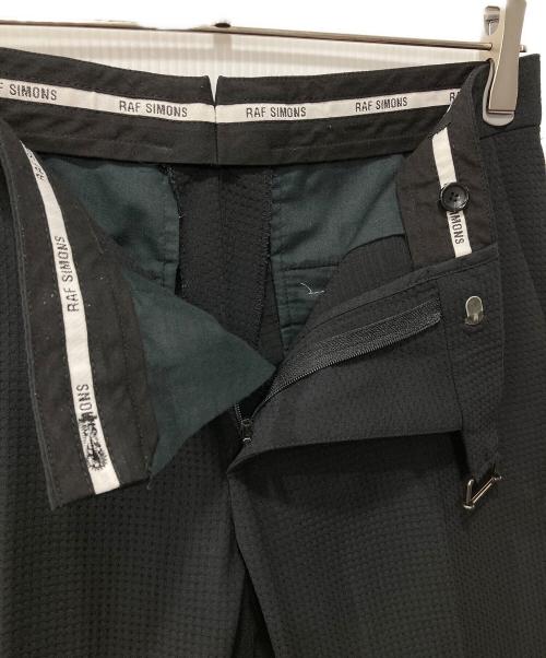 RAF SIMONS（ラフシモンズ）RAF SIMONS (ラフシモンズ) シアサッカー ベルテッドパンツ ブラック サイズ:44の古着・服飾アイテム