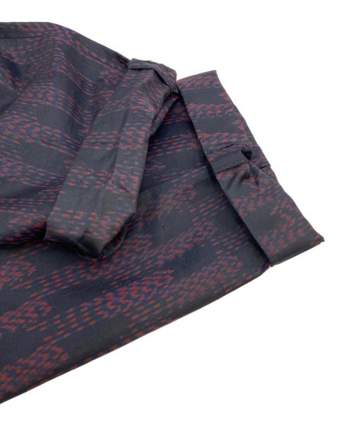 DRIES VAN NOTEN（ドリスヴァンノッテン）DRIES VAN NOTEN (ドリスヴァンノッテン) 総柄シルクパンツ ネイビー×レッド サイズ:48の古着・服飾アイテム
