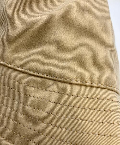 BURBERRY（バーバリー）BURBERRY (バーバリー) エンブロイダードロゴコットンバケットハット ベージュ サイズ:Mの古着・服飾アイテム