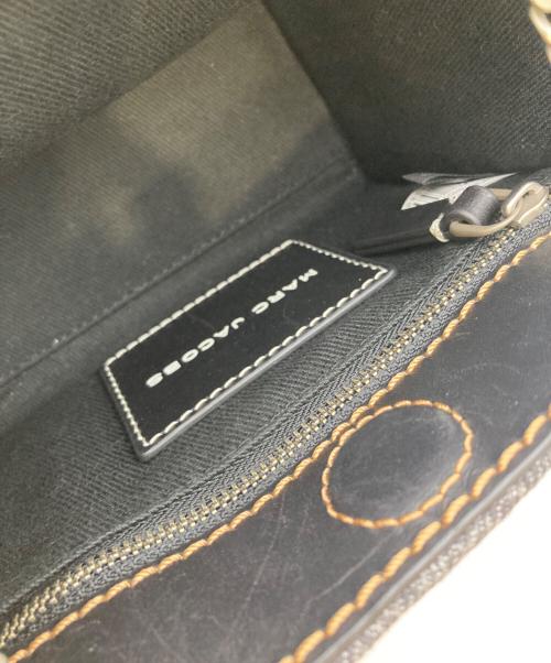 MARC JACOBS（マークジェイコブス）MARC JACOBS (マークジェイコブス) THE DENIM CHAIN CROSSBODY MINI TOTE BAG//ザ デニム チェーン トート バッグ クロスボディ　ミニ インディゴの古着・服飾アイテム