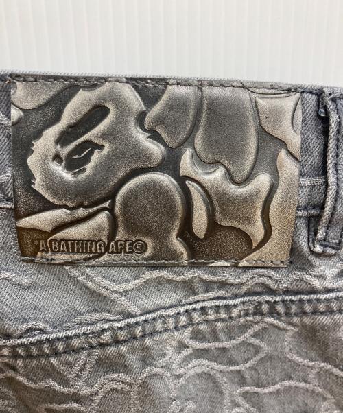 A BATHING APE（アベイシングエイプ）A BATHING APE (アベイシングエイプ) Line Camo Jacquard One Point Relaxed Fit 13oz Denim Pants グレー サイズ:XLの古着・服飾アイテム