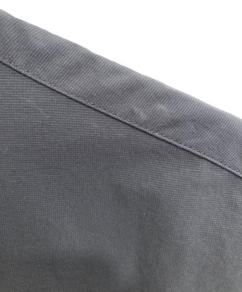 NANGA（ナンガ）NANGA (ナンガ) DOT AIR CLOTH COMFY SS SHIRT/ドットエアークロスコンフィー ショートスリーブシャツ グレー サイズ:JPN L/USA M/EUR Mの古着・服飾アイテム