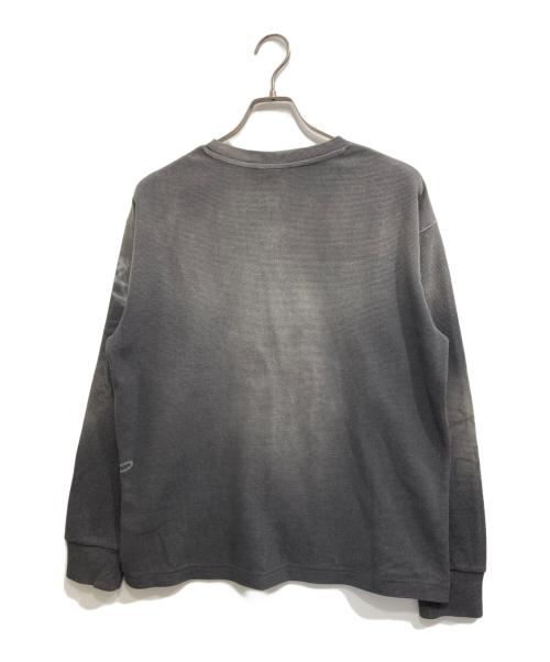 THE BOY HAS NO PATIENCE（ザボーイハズノーパティエンス）THE BOY HAS NO PATIENCE (ザボーイハズノーパティエンス) DISCIPLE GRAFFITI IRREGULAR L/S TEE/ディサイプル グラフィック カットソー グレー サイズ:Sの古着・服飾アイテム