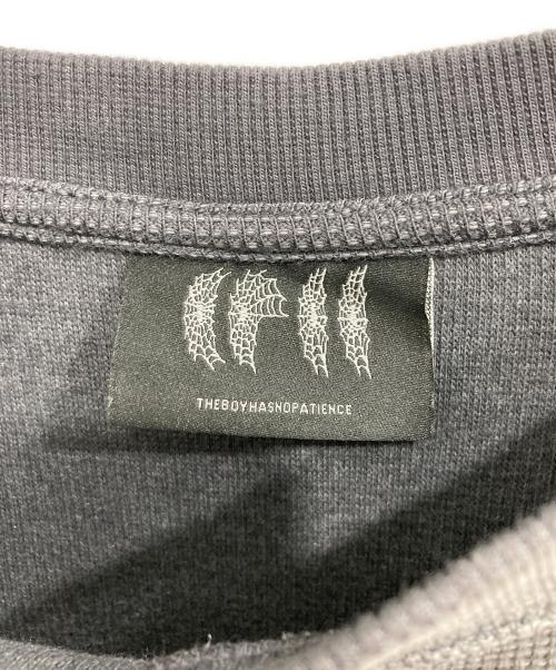 THE BOY HAS NO PATIENCE（ザボーイハズノーパティエンス）THE BOY HAS NO PATIENCE (ザボーイハズノーパティエンス) DISCIPLE GRAFFITI IRREGULAR L/S TEE/ディサイプル グラフィック カットソー グレー サイズ:Sの古着・服飾アイテム