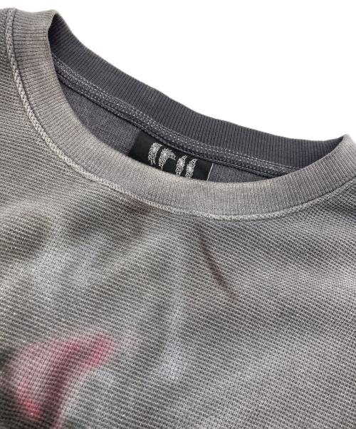 THE BOY HAS NO PATIENCE（ザボーイハズノーパティエンス）THE BOY HAS NO PATIENCE (ザボーイハズノーパティエンス) DISCIPLE GRAFFITI IRREGULAR L/S TEE/ディサイプル グラフィック カットソー グレー サイズ:Sの古着・服飾アイテム