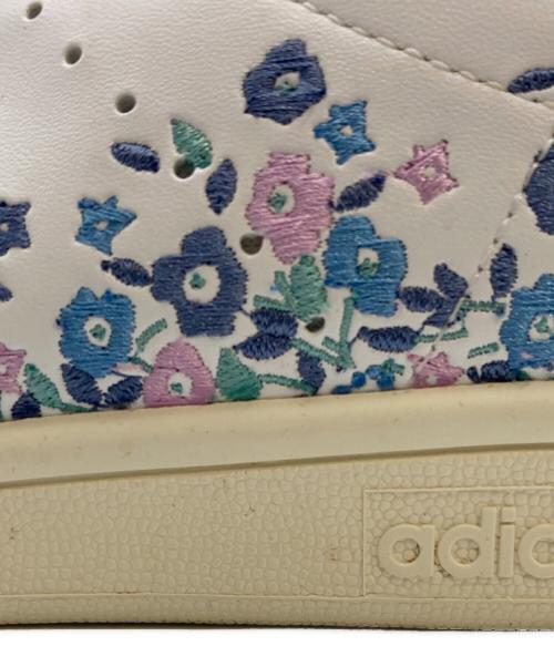adidas（アディダス）adidas (アディダス) STAN SMITH LIBERTY LDN/スタンスミス リバティ FTWR/FTWR/CLEA ホワイト サイズ:24cm/US6/UK5.5/FR38 2/3の古着・服飾アイテム