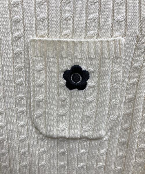 MARY QUANT（マリークヮント）MARY QUANT (マリークヮント) デイジーワンポイントショートスリーブニット ホワイト サイズ:Ｍの古着・服飾アイテム