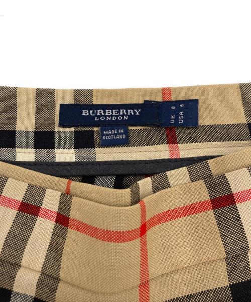 BURBERRY LONDON（バーバリーロンドン）BURBERRY LONDON (バーバリーロンドン) ノヴァチェックスカート ベージュ サイズ:UK８/USA6の古着・服飾アイテム
