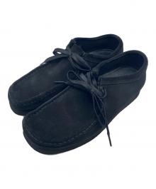 CLARKS（クラークス）の古着「ワラビースウェードシューズ」｜ブラック