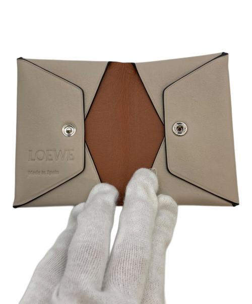 LOEWE（ロエベ）LOEWE (ロエベ) パンチングアナグラムカードケース/バイフォールド カードケース ベージュの古着・服飾アイテム