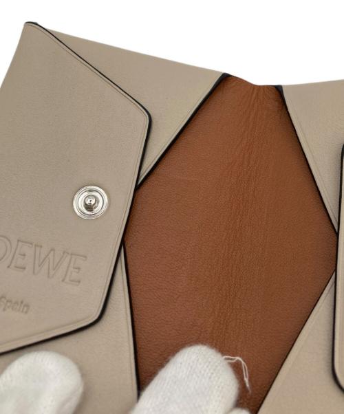 LOEWE（ロエベ）LOEWE (ロエベ) パンチングアナグラムカードケース/バイフォールド カードケース ベージュの古着・服飾アイテム