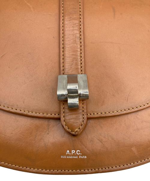 A.P.C.（アーペーセー）A.P.C. (アーペーセー) ショルダーバッグ キャメルの古着・服飾アイテム