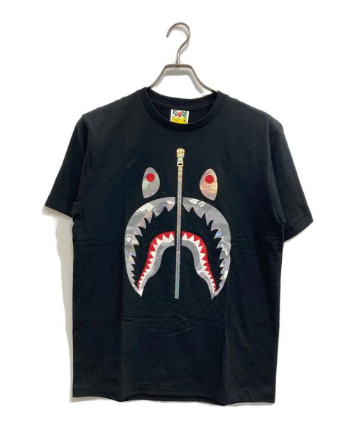 A BATHING APE（アベイシングエイプ）A BATHING APE (アベイシングエイプ) シャークTシャツ ブラック サイズ:Mの古着・服飾アイテム