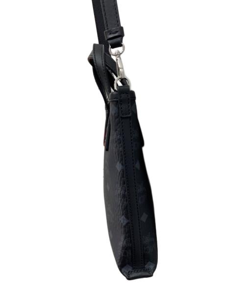 MCM（エムシーエム）MCM (エムシーエム) Aren Crossbody Bag in Visetos ブラックの古着・服飾アイテム