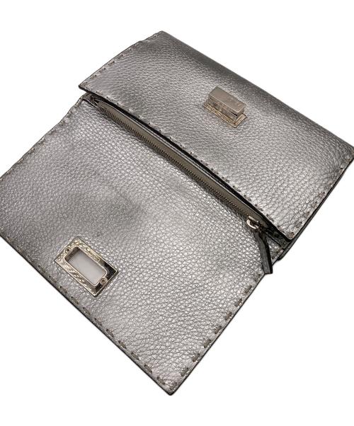FENDI（フェンディ）FENDI (フェンディ) セレリア ピーカブー 長財布 シルバーの古着・服飾アイテム