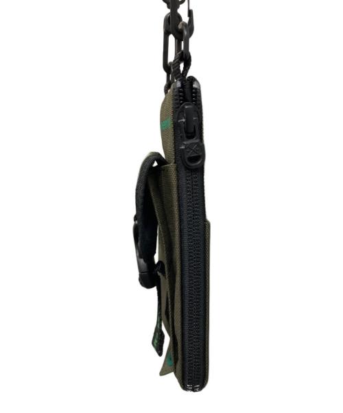 WHITE MOUNTAINEERING（ホワイトマウンテ二アニング）WHITE MOUNTAINEERING (ホワイトマウンテ二アニング) WM Logo Shoulder Bag オリーブの古着・服飾アイテム