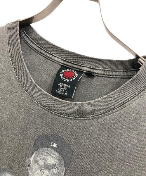 RED HOT CHILI PEPPERS（レッドホットチリペッパーズ）RED HOT CHILI PEPPERS (レッドホットチリペッパーズ) ツアーTシャツ チャコールグレー サイズ:Lの古着・服飾アイテム