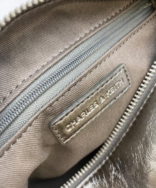 CHARLES & KEITH（チャールズアンドキース）CHARLES & KEITH (チャールズアンドキース) Xylia ザイリア ホーボーバッグ シルバーの古着・服飾アイテム