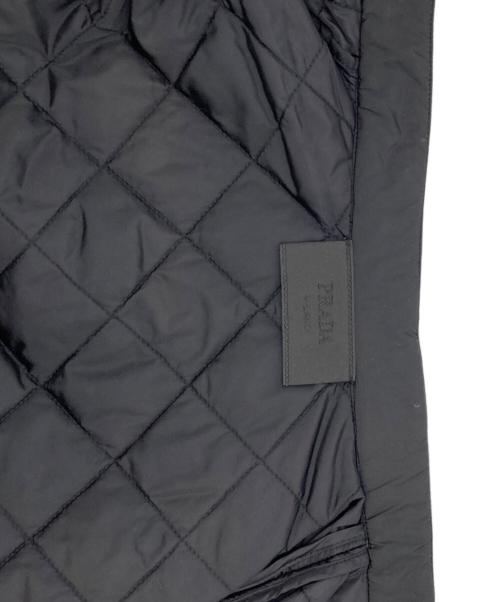 PRADA（プラダ）PRADA (プラダ) 三角プレート付キルティング中綿ジャケット ブラック サイズ:52の古着・服飾アイテム
