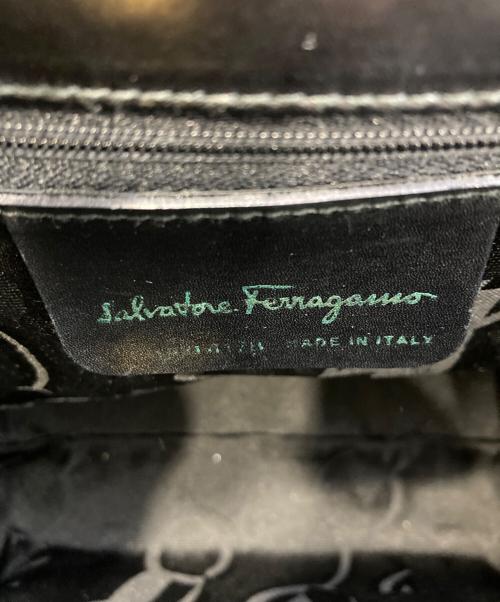 Salvatore Ferragamo（サルヴァトーレ フェラガモ）Salvatore Ferragamo (サルヴァトーレ フェラガモ) ヴァラリボンレザーハンドバッグ ブラックの古着・服飾アイテム