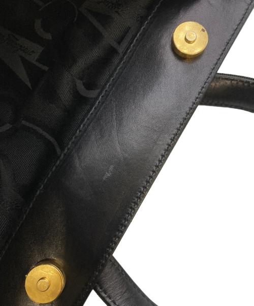 Salvatore Ferragamo（サルヴァトーレ フェラガモ）Salvatore Ferragamo (サルヴァトーレ フェラガモ) ヴァラリボンレザーハンドバッグ ブラックの古着・服飾アイテム