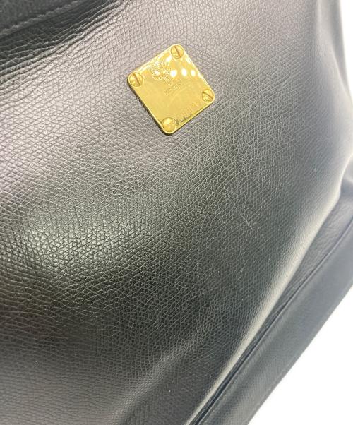MCM（エムシーエム）MCM (エムシーエム) レザーショルダーバッグ ブラックの古着・服飾アイテム