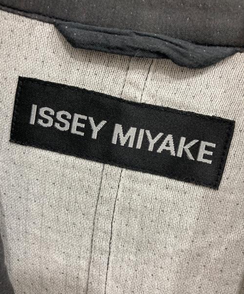 ISSEY MIYAKE（イッセイミヤケ）ISSEY MIYAKE (イッセイミヤケ) 3Bテーラードジャケット グレー サイズ:3の古着・服飾アイテム