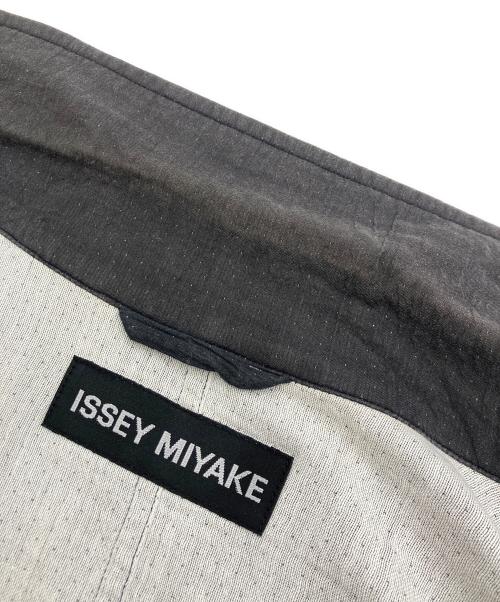 ISSEY MIYAKE（イッセイミヤケ）ISSEY MIYAKE (イッセイミヤケ) 3Bテーラードジャケット グレー サイズ:3の古着・服飾アイテム