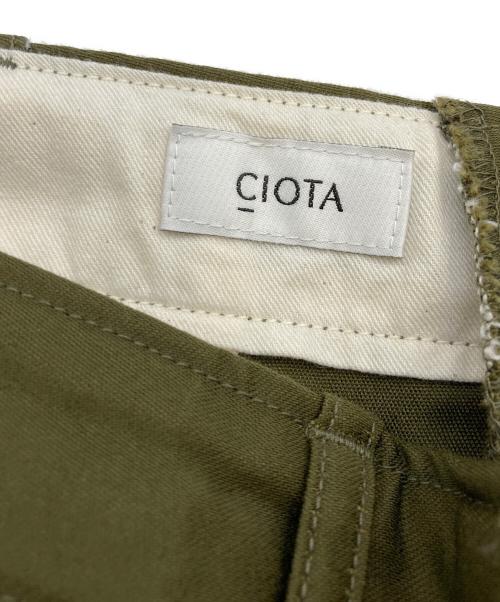 CIOTA（シオタ）CIOTA (シオタ) スビンコットン バックサテン ベイカーパンツ オリーブ サイズ:4の古着・服飾アイテム