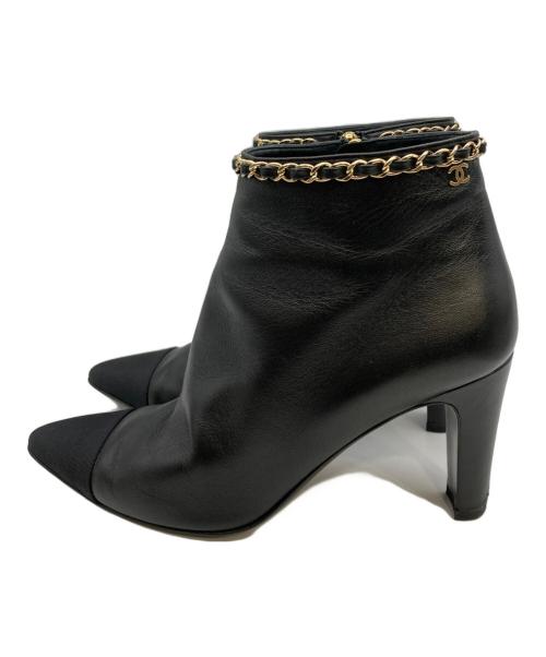 CHANEL（シャネル）CHANEL (シャネル) ココマークチェーンレザーファブリックショートブーツ ブラック サイズ:37 1/2Cの古着・服飾アイテム