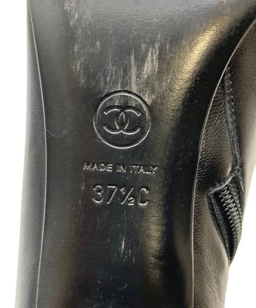 CHANEL（シャネル）CHANEL (シャネル) ココマークチェーンレザーファブリックショートブーツ ブラック サイズ:37 1/2Cの古着・服飾アイテム