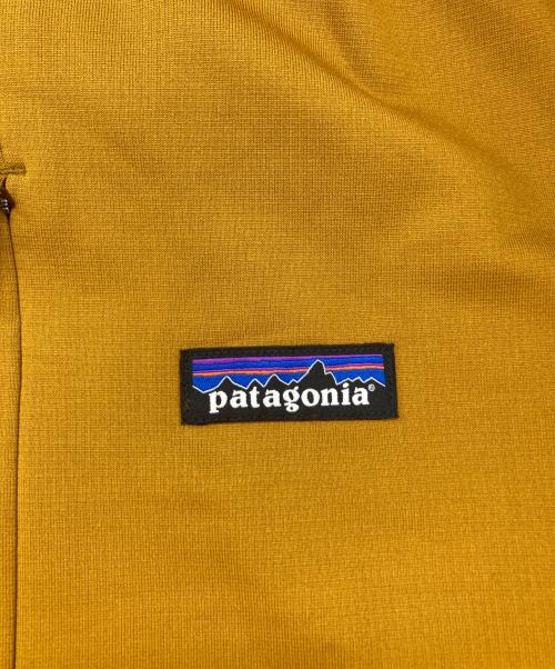 Patagonia（パタゴニア）Patagonia (パタゴニア) R1サーマル・フルジップ・フーディ イエロー サイズ:Lの古着・服飾アイテム