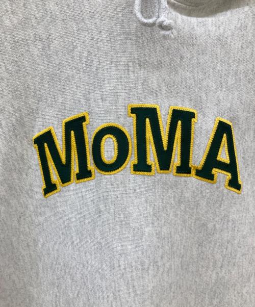 MoMA（モマ）MoMA (モマ) Champion (チャンピオン) ミュージアムロゴパーカー グレー サイズ:Lの古着・服飾アイテム
