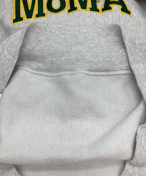 MoMA（モマ）MoMA (モマ) Champion (チャンピオン) ミュージアムロゴパーカー グレー サイズ:Lの古着・服飾アイテム