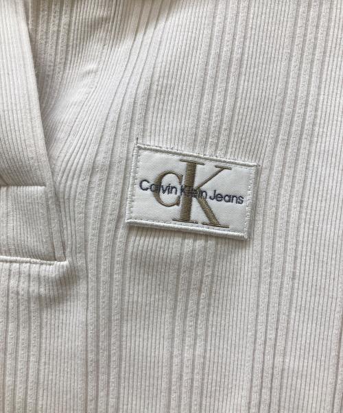 Calvin Klein（カルバンクライン）Calvin Klein (カルバンクライン) 長袖クロップトップス アイボリー サイズ:Sの古着・服飾アイテム
