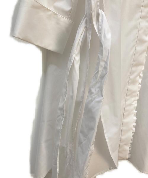 charmante femme（シャルマントファム）charmante femme (シャルマントファム) フリルワンピース ホワイト サイズ:Fの古着・服飾アイテム