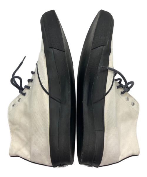 HOMME PLISSE ISSEY MIYAKE（オム プリッセ イッセイ ミヤケ）HOMME PLISSE ISSEY MIYAKE (オムプリッセ イッセイ ミヤケ) スニーカー ホワイト サイズ:26.0の古着・服飾アイテム