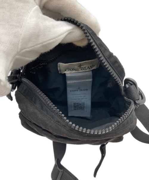 STONE ISLAND（ストーンアイランド）STONE ISLAND (ストーンアイランド) ロゴミニショルダーバッグ ブラックの古着・服飾アイテム