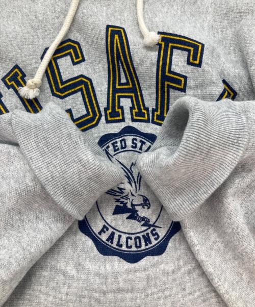 Champion REVERSE WEAVE（チャンピオン リバース ウィーブ）Champion REVERSE WEAVE (チャンピオン リバース ウィーブ) 復刻カレッジロゴパーカー グレー サイズ:	SIZE XLの古着・服飾アイテム