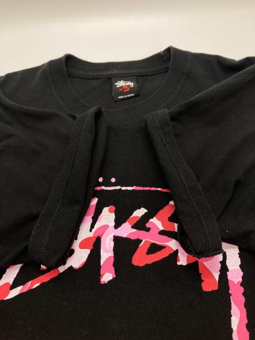 stussy（ステューシー）stussy (ステューシー) A BATHING APE (ア ベイシング エイプ) ABCカモ30周年コラボTシャツ ブラック×ピンク サイズ:Sの古着・服飾アイテム