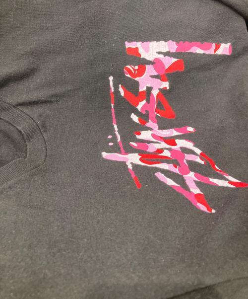 stussy（ステューシー）stussy (ステューシー) A BATHING APE (ア ベイシング エイプ) ABCカモ30周年コラボTシャツ ブラック×ピンク サイズ:Sの古着・服飾アイテム